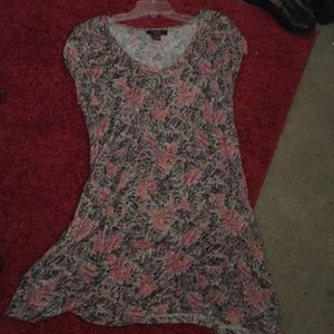 Adorable floral longer top